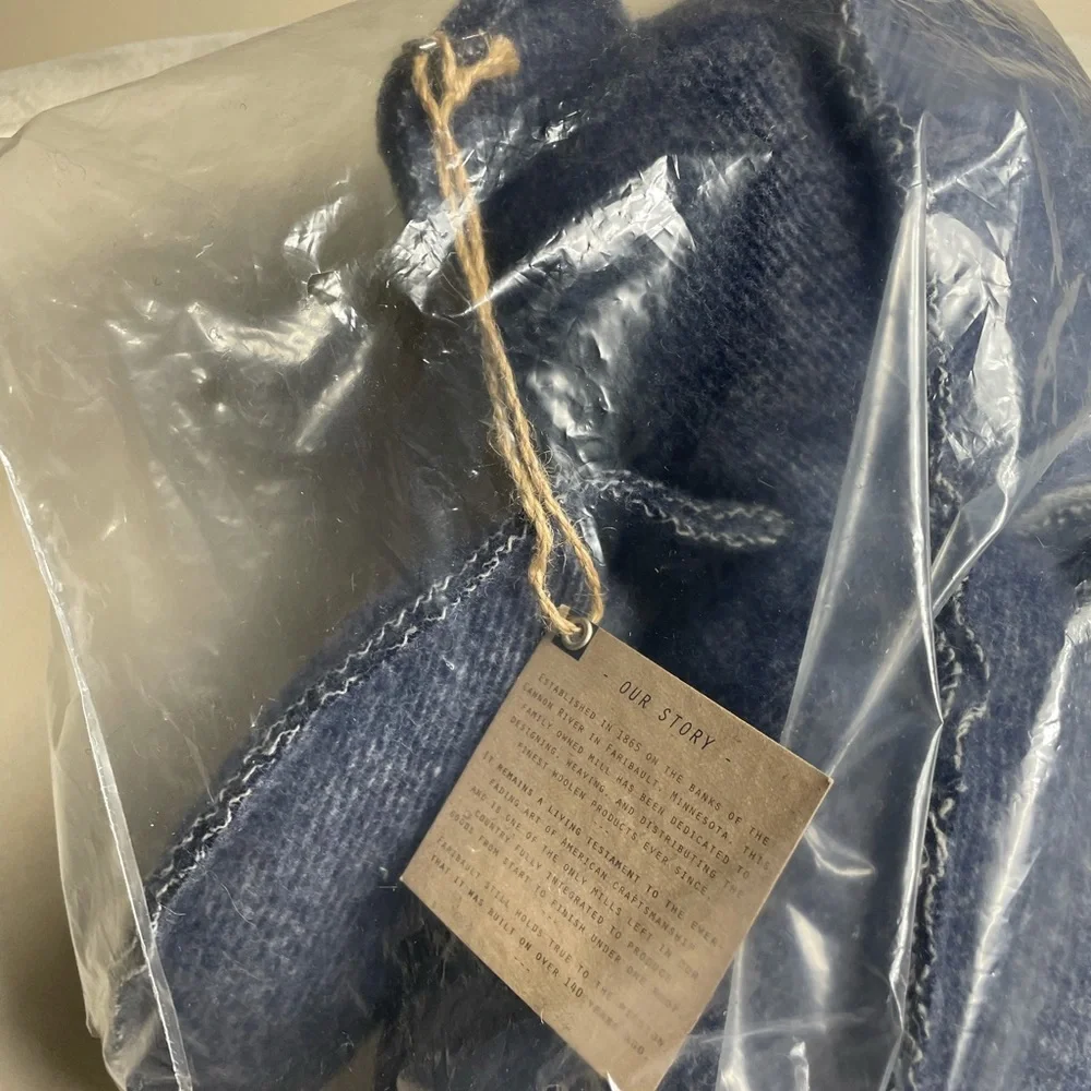 Faribault Woolen Mill Co Memory Bear Navy Grey 100% Wool Minnesota Made 20
